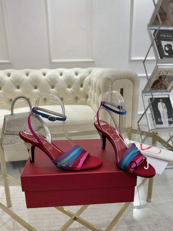 Picture of Valentino Shoes _SKUValentinosz35-40820269.5CMJ1105